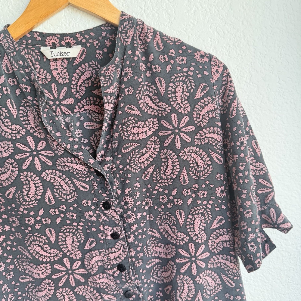 Tucker Women's Pink 100% Silk Floral Button Up Top Blouse Size Small